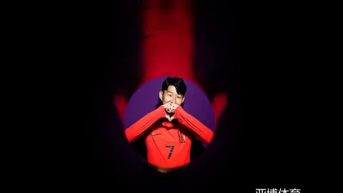 德容队长袖标被，亚博体育app，收主帅怒批其伤后度假引争议